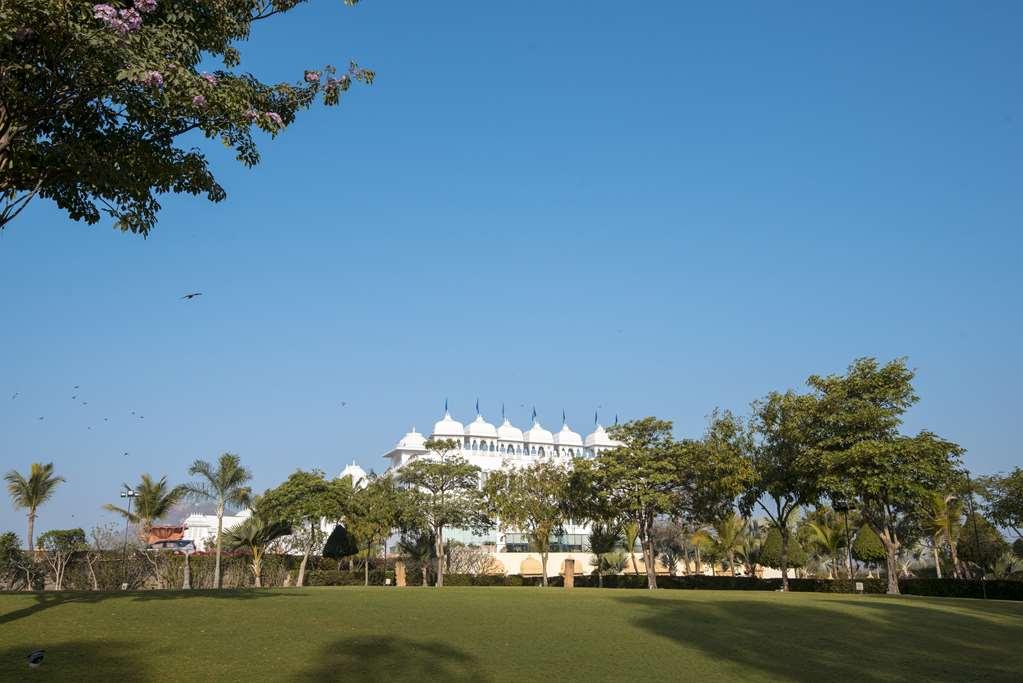 Radisson Blu Udaipur Palace Resort & Spa Luaran gambar