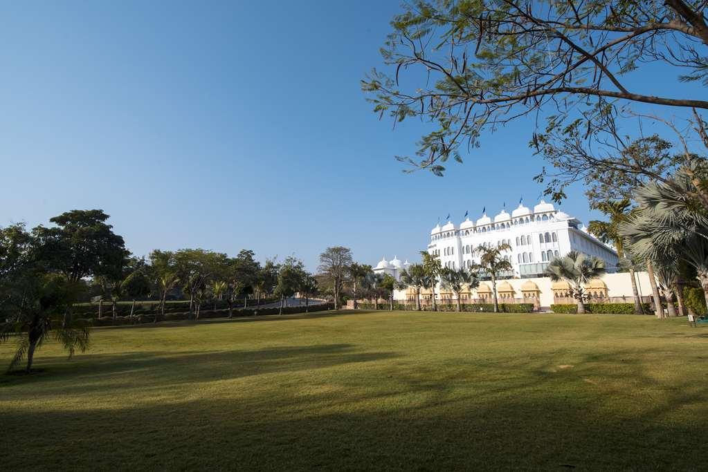 Radisson Blu Udaipur Palace Resort & Spa Luaran gambar