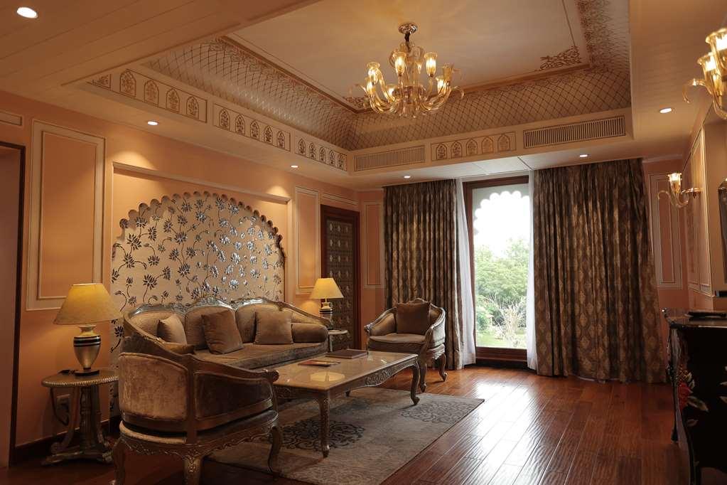 Radisson Blu Udaipur Palace Resort & Spa Bilik gambar