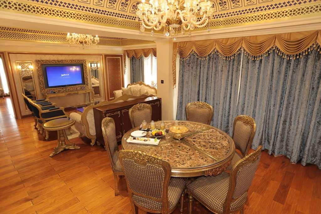 Radisson Blu Udaipur Palace Resort & Spa Bilik gambar